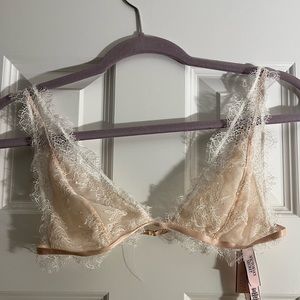 NWT Elegant Lace Bralette Victoria Secret